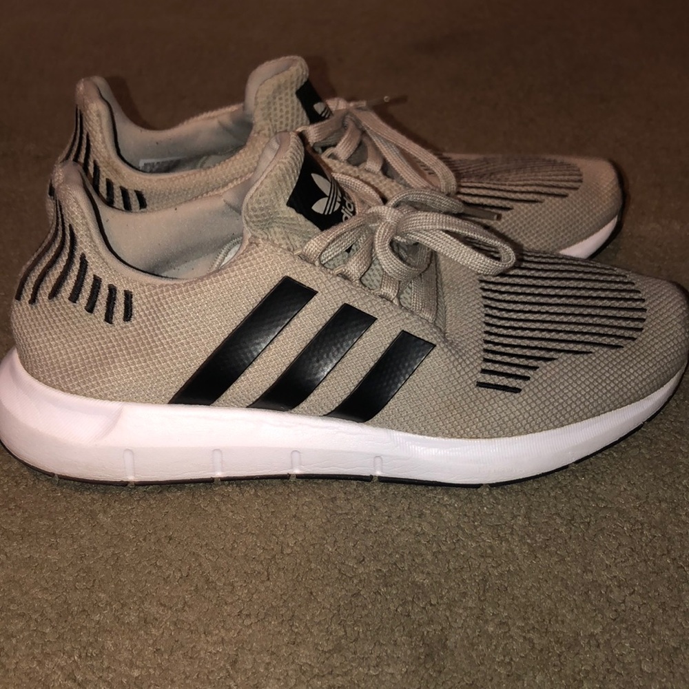 Men’s adidas swift run shoes size 9.5